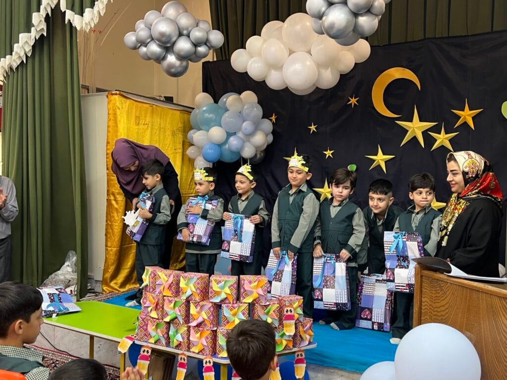 شادی-کودکان-در-جشن-شکوفه-ها