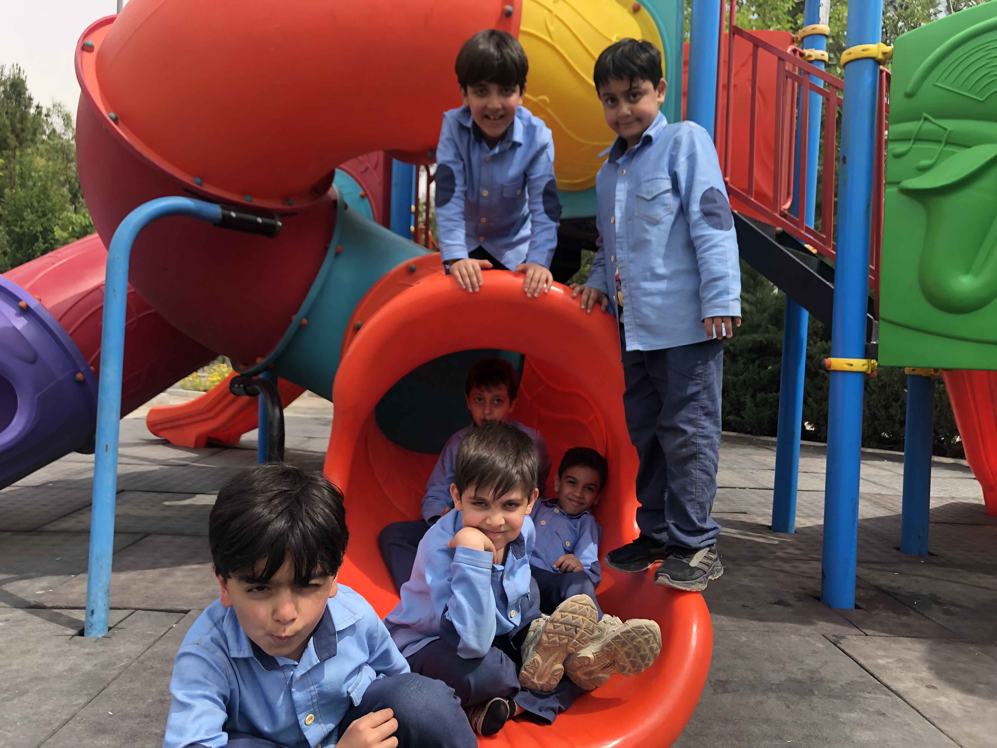 سرسره-بازی-اردو-دانش آموزان