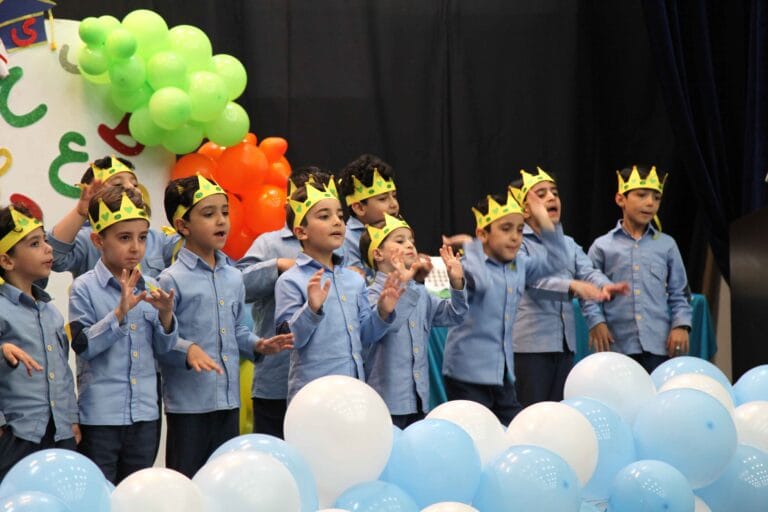 اهدای جوایز جشن پایان پیش دبستانی