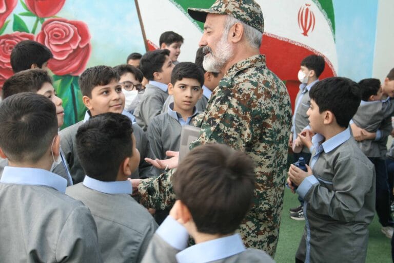 هفته-دفاع-مقدس-در-مدرسه-روزبه