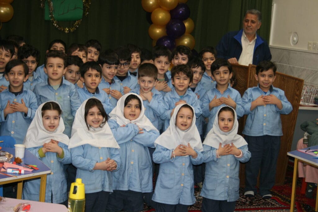 اجرای-سرود-نوآموزان-به-مناسبت-روز-پدر-در-